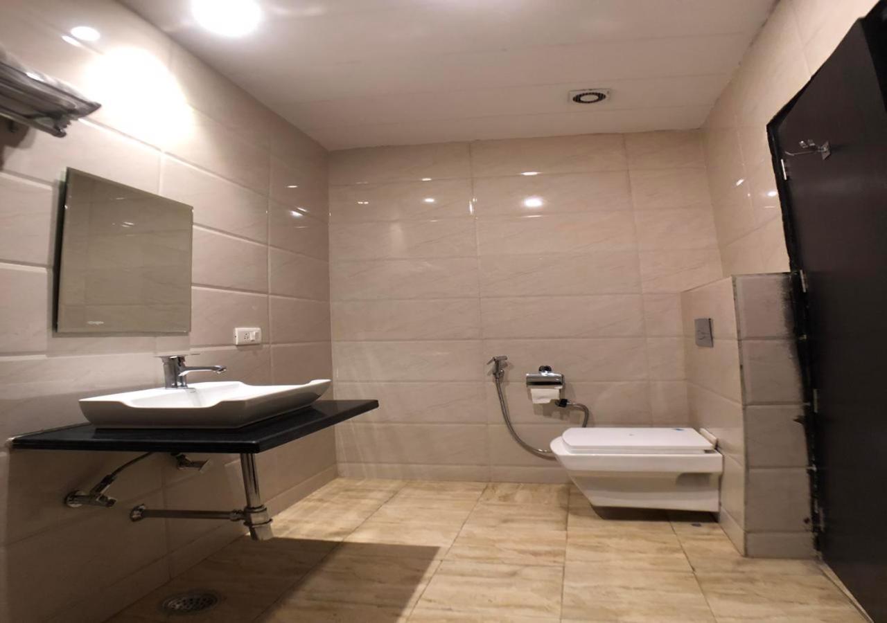Solitaire Hotel New Delhi Luaran gambar