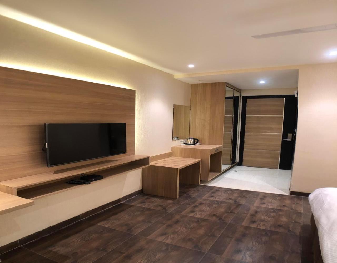Solitaire Hotel New Delhi Luaran gambar